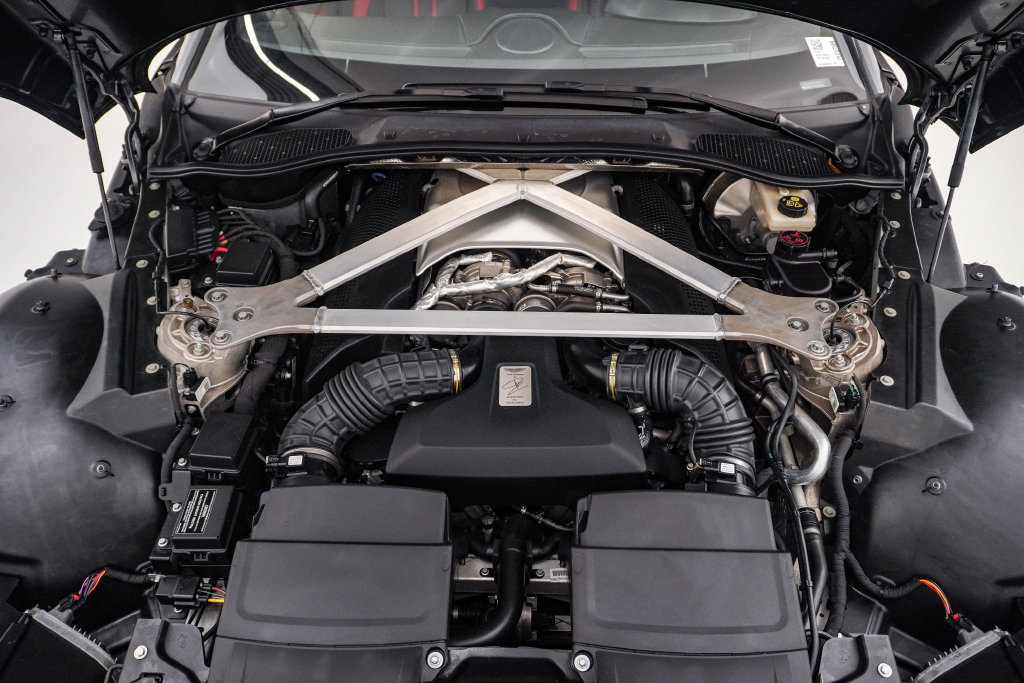 Used 2019 Aston Martin V8 Vantage Coupe RWD image 33
