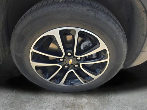 Used 2025 Chevrolet TrailBlazer LT AWD/4WD image 19