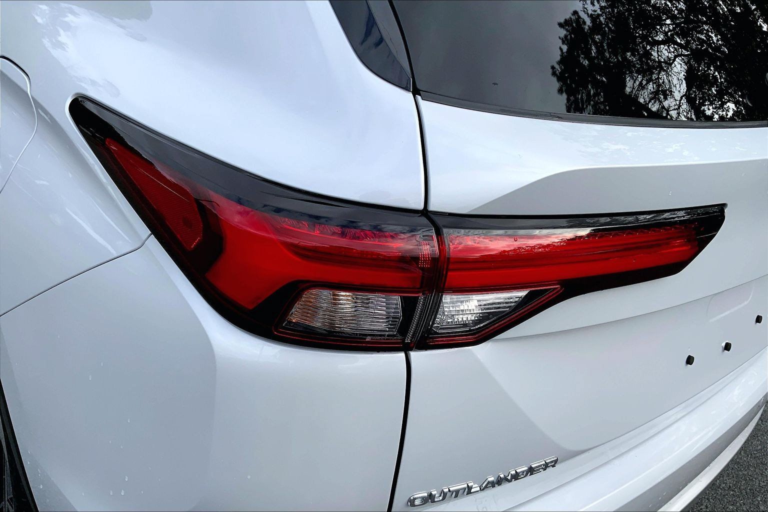 Used 2025 Mitsubishi Outlander 4WD Plug-In Hybrid image 31