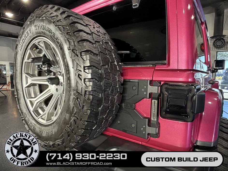 Used 2022 Jeep Wrangler Unlimited Sahara w/ Cold Weather Group AWD/4WD image 18