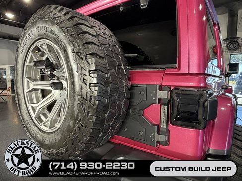 Used 2022 Jeep Wrangler Unlimited Sahara w/ Cold Weather Group AWD/4WD image 18