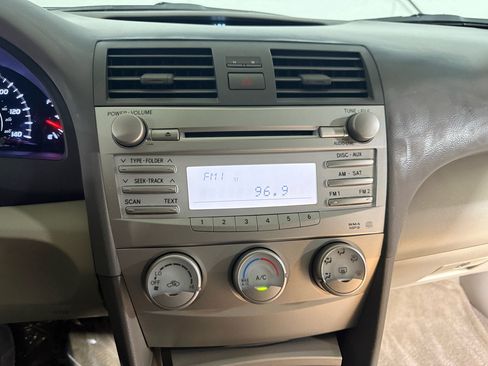 Used 2010 Toyota Camry SE image 17