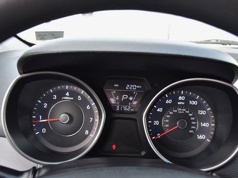 Used 2015 Hyundai Elantra SE w/ Option Group 02 FWD image 20
