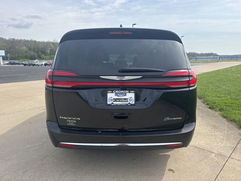 Used 2024 Chrysler Pacifica Limited FWD image 5