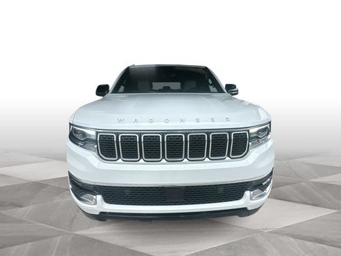 Used 2025 Jeep Wagoneer 4WD w/ Premium Group I image 3