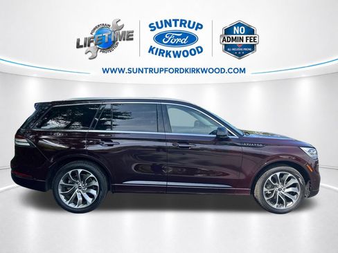 Used 2023 Lincoln Aviator Grand Touring w/ Equipment Group 301A AWD/4WD image 2