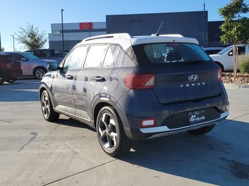 Used 2023 Hyundai Venue Limited image 3