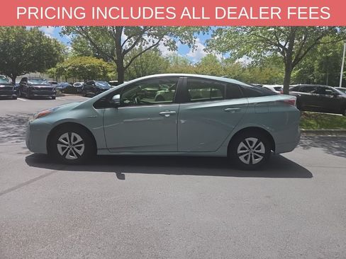 Used 2017 Toyota Prius Two FWD image 4