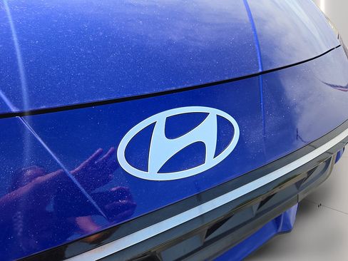 Certified 2025 Hyundai Elantra Limited FWD image 36