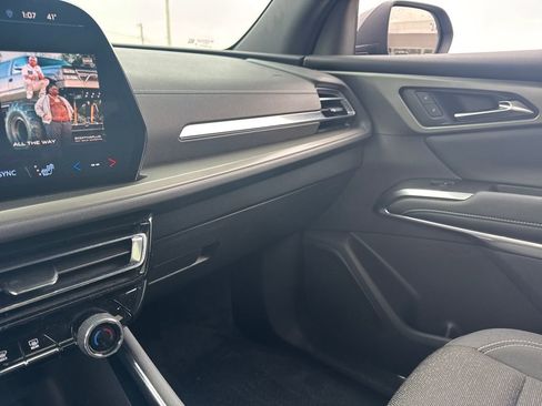 Used 2024 Chevrolet Traverse LT w/ Midnight/Sport Edition image 24