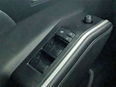 Certified 2025 Toyota Highlander XLE FWD image 17