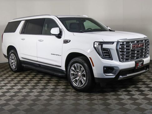 Used 2025 GMC Yukon XL Denali AWD/4WD image 2