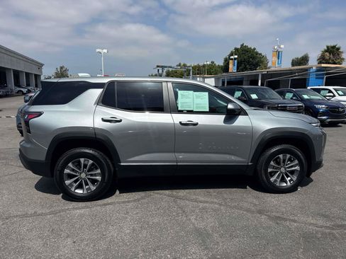 Used 2025 Chevrolet Equinox LT AWD/4WD image 2
