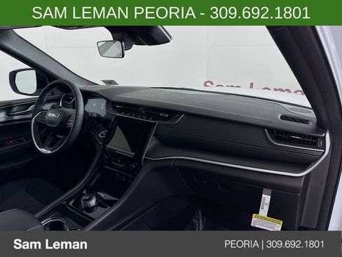 New 2025 Jeep Grand Cherokee Laredo w/ Luxury Tech Group I AWD/4WD image 28