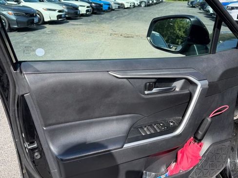 Used 2020 Toyota RAV4 XLE FWD image 16