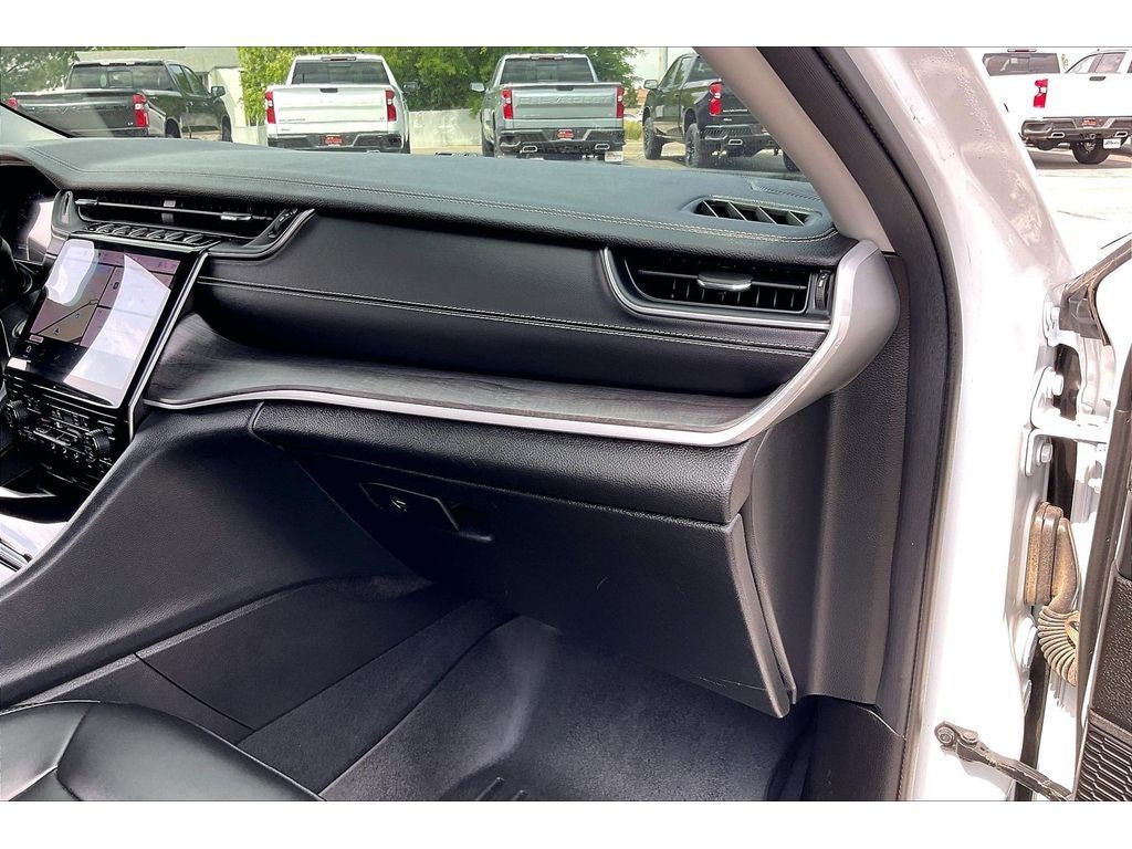 Used 2023 Jeep Grand Cherokee L Limited AWD/4WD image 18