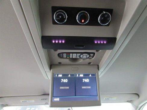 Used 2014 Chrysler Town & Country Touring image 86