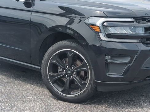 Used 2023 Ford Expedition Limited AWD/4WD image 2