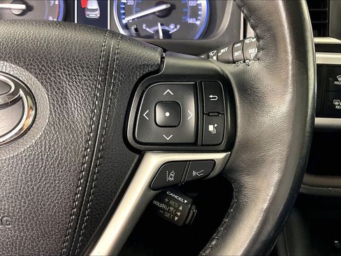 Used 2019 Toyota Highlander XLE AWD/4WD image 24