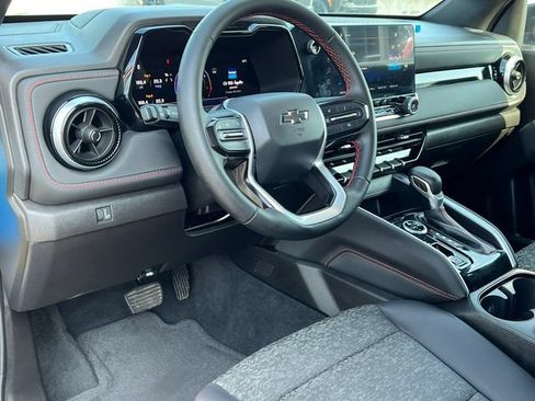 Used 2024 Chevrolet Colorado Z71 w/ Z71 Convenience Package 2 AWD/4WD image 21