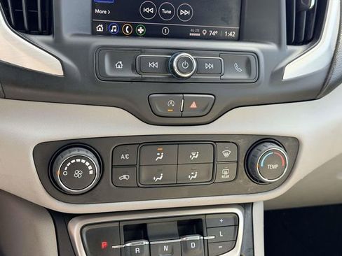 Used 2024 GMC Terrain SLE FWD image 20
