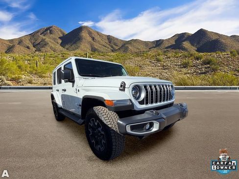 Used 2025 Jeep Wrangler Unlimited Sahara AWD/4WD image 5