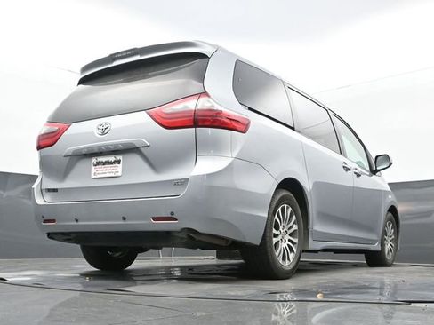 Used 2020 Toyota Sienna XLE image 11