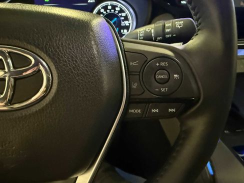 Certified 2023 Toyota Venza XLE AWD/4WD image 30