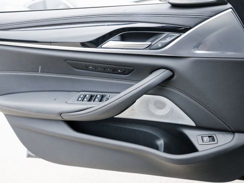 Used 2022 BMW M550i xDrive w/ Executive Package image 23