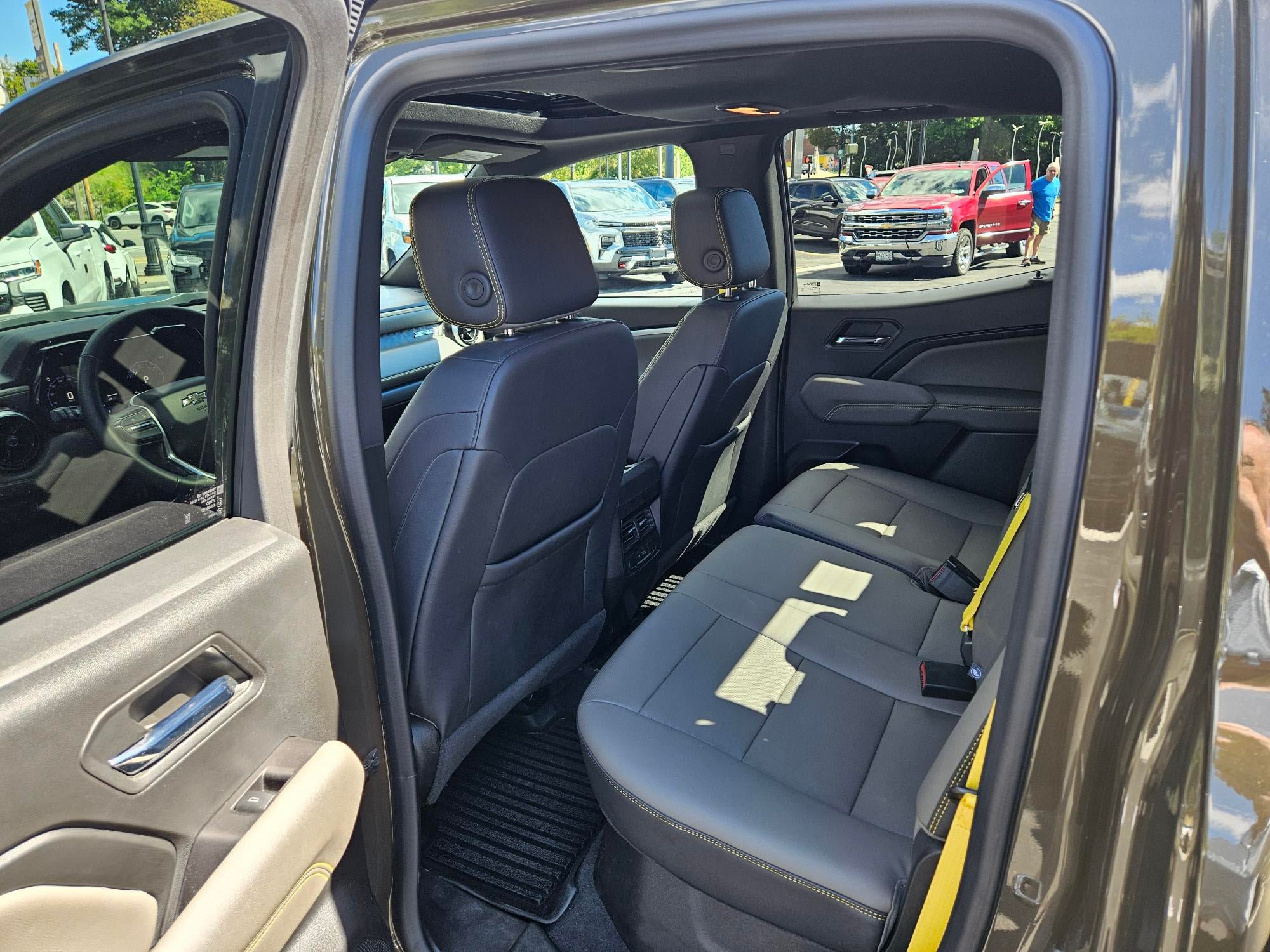 Used 2024 Chevrolet Colorado ZR2 w/ ZR2 Convenience Package III AWD/4WD image 7
