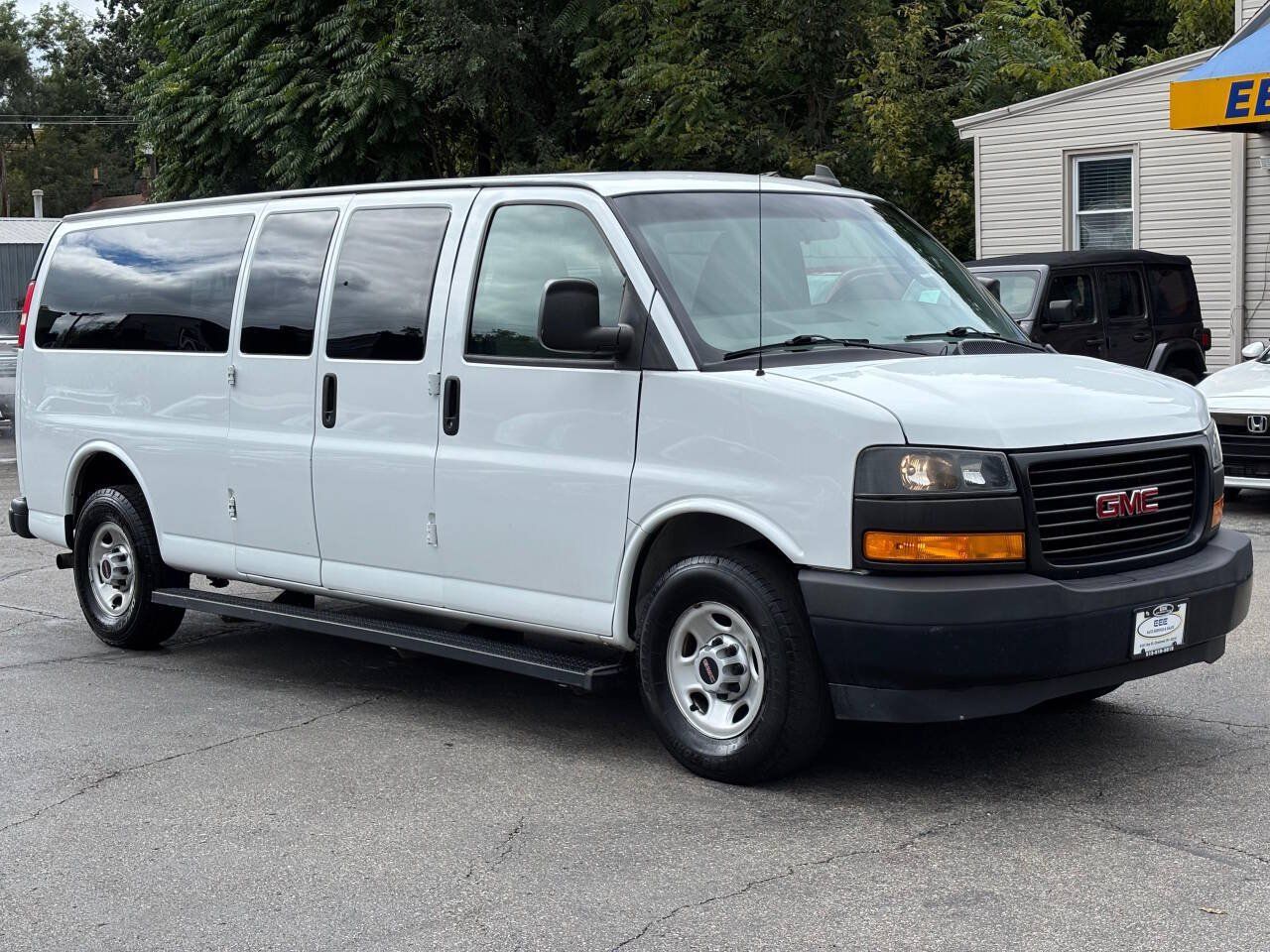 Used 2019 GMC Savana 3500 LS RWD image 2