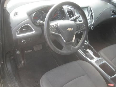 Used 2017 Chevrolet Cruze LT image 15