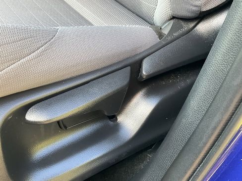 Used 2023 Toyota Corolla Cross SE image 23