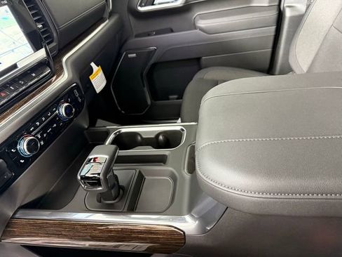 Used 2025 GMC Sierra 1500 Elevation w/ Preferred Package image 23