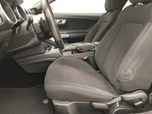 Used 2018 Ford Mustang Coupe RWD image 17