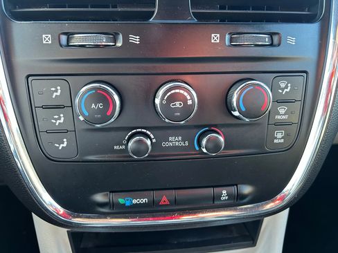 Used 2019 Dodge Grand Caravan SXT image 22