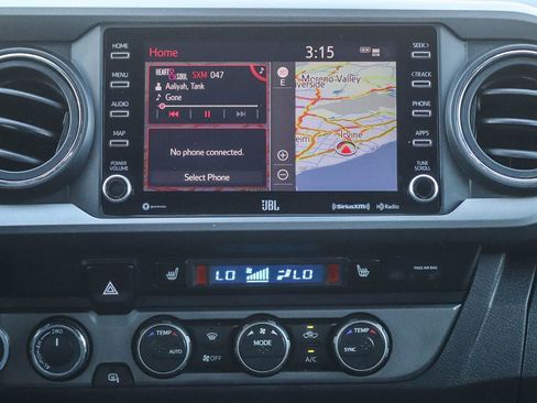 Used 2022 Toyota Tacoma TRD Off-Road w/ TRD Premium Off Road Package AWD/4WD image 15