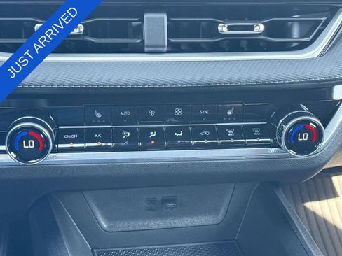 New 2026 Chevrolet Equinox LT w/ Convenience Package II FWD image 19