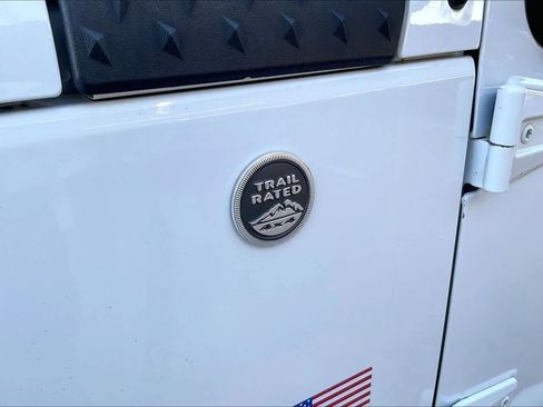 Used 2018 Jeep Wrangler Sport image 10