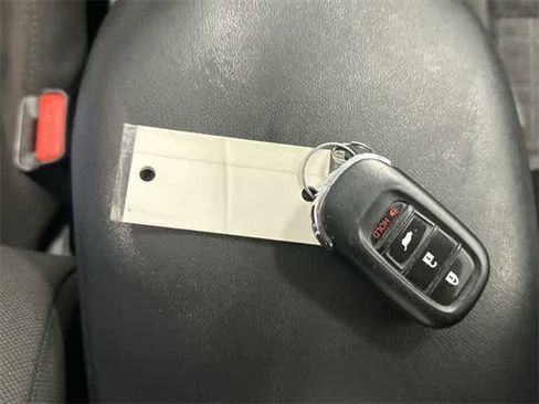 Certified 2024 Honda HR-V LX image 32