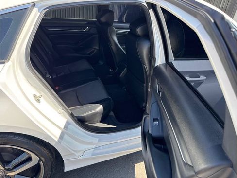 Used 2018 Honda Accord Sport image 8