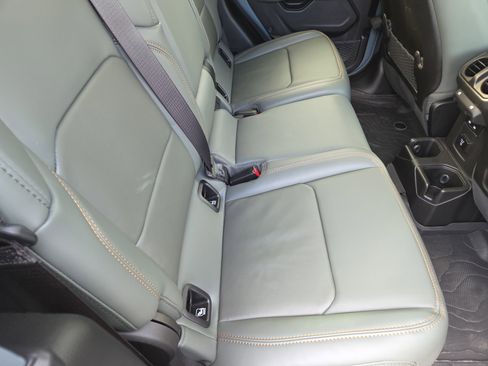 Used 2024 Jeep Gladiator Mojave image 20