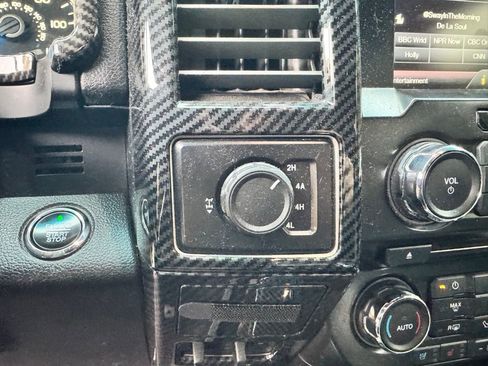 Used 2015 Ford F150 Lariat image 22