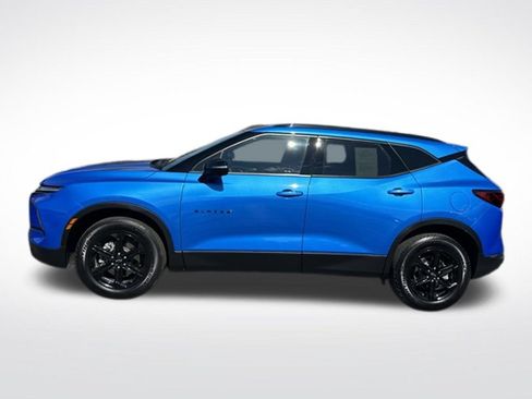 Used 2024 Chevrolet Blazer LT w/ Midnight/Sport Edition FWD image 2