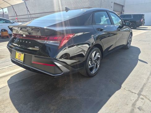 Used 2025 Hyundai Elantra SEL image 5