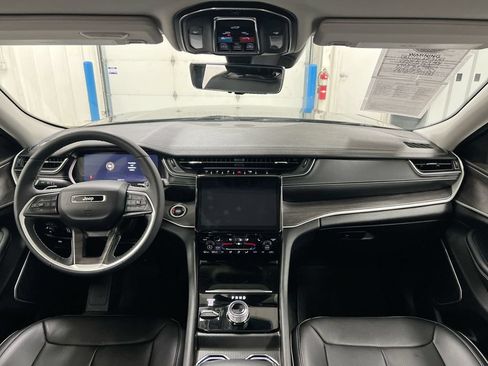 Used 2024 Jeep Grand Cherokee Limited w/ Luxury Tech Group II AWD/4WD image 10