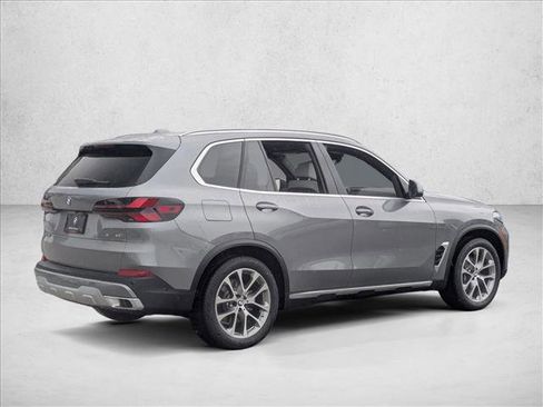 New 2026 BMW X5 xDrive40i w/ Climate Comfort Package image 2