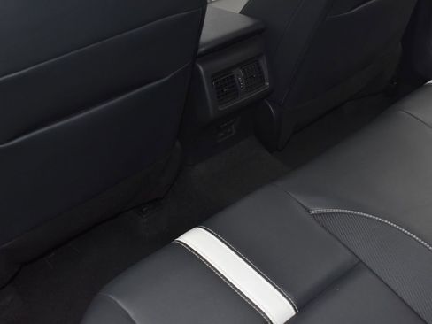 Used 2025 Toyota Camry SE image 29