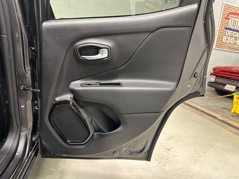 Used 2019 Jeep Renegade Altitude w/ Quick Order Package 2XM AWD/4WD image 15