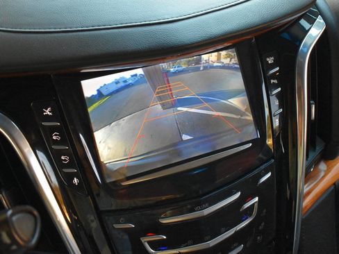 Used 2015 Cadillac Escalade Premium image 24